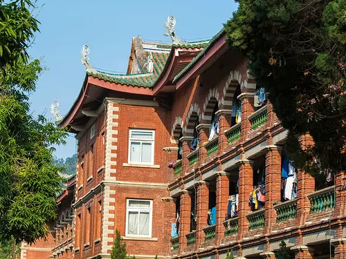 上海戏剧学院是几本