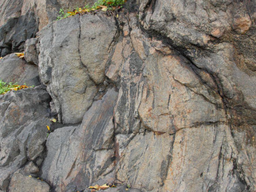 花岗岩属于哪一类岩石第4步